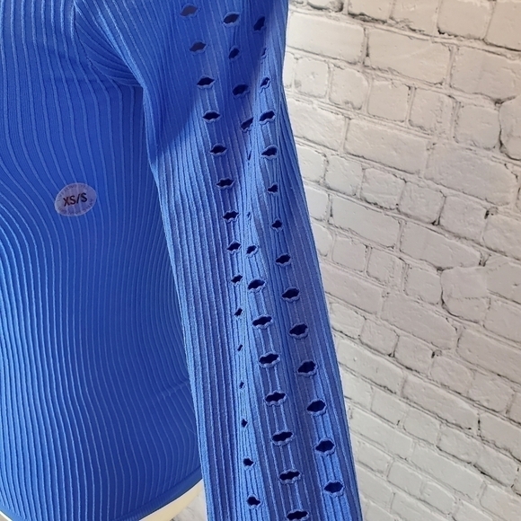 𝅺LIVE Love Dream Long Sleeve Snip Tease Top Sz. XS - Picture 8 of 8